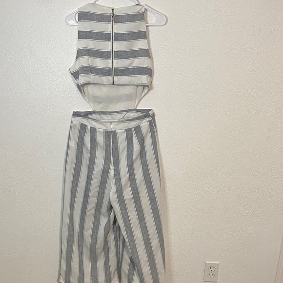 L'ATISTE Gray and White Striped Jumpsuit Size M - Picture 8 of 16